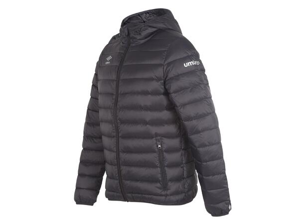 UMBRO Core Down Jacket jr Sort 116 Myk og deilig dunjakke for barn 